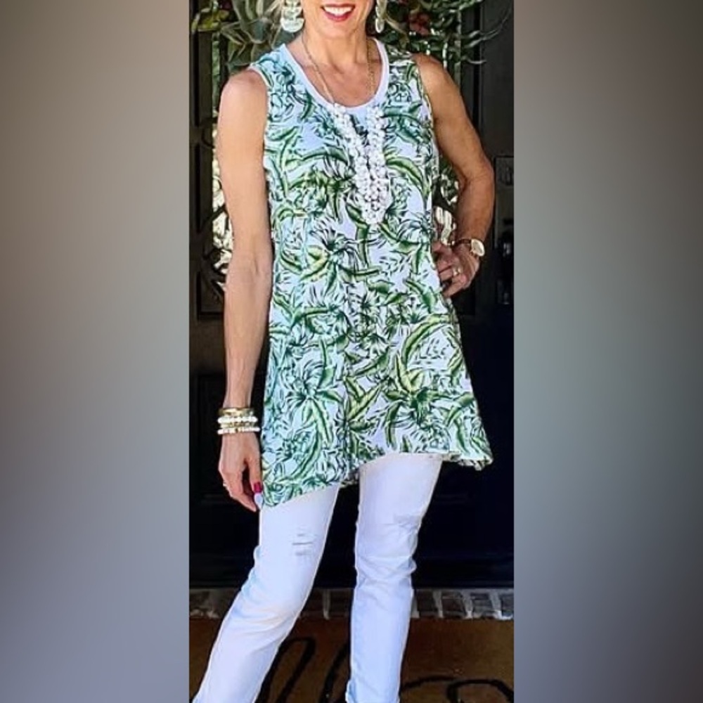 Cabi Paradise Cover-up. Size M - Picture 8 of 13